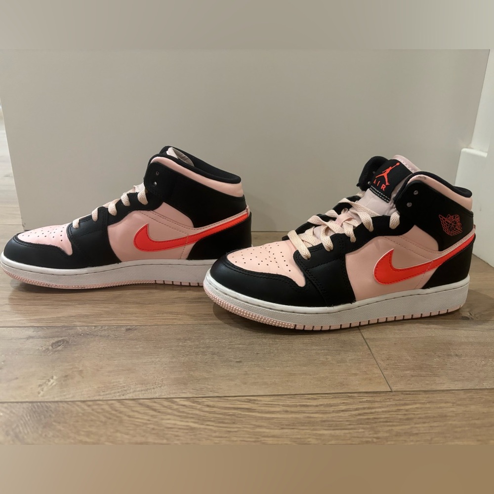 Nike Air Jordan 1 pink and black - Picture 1 of 5